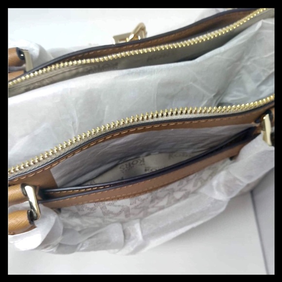 Michael Kors Hamilton Traveler Large Satchel Tote - Picture 13 of 16